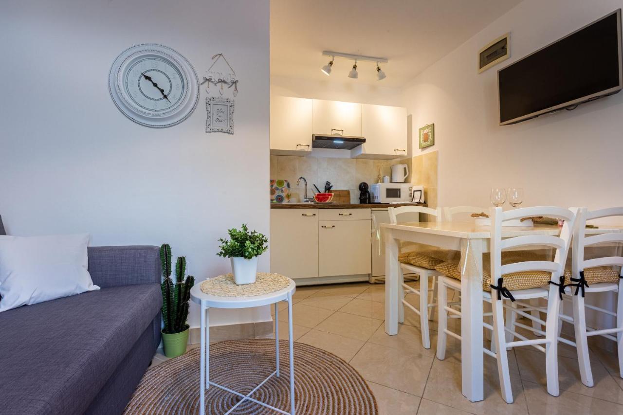 Apartment Magnolia Šilo Exteriör bild